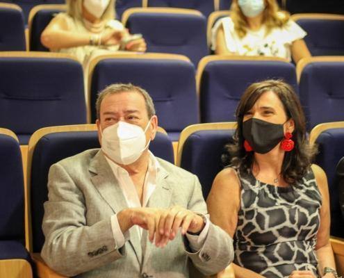 Presidente da Câmara Municipal de Belmonte, Dr. António Rocha com a Sra. Presidente da Câmara Municipal de Ponta Delgada Dra. Maria José Lemos Duarte Presidente da Câmara Municipal de Belmonte, Dr. António Rocha com a Sra. Presidente da Câmara Municipal de Ponta Delgada Dra. Maria José Lemos Duarte